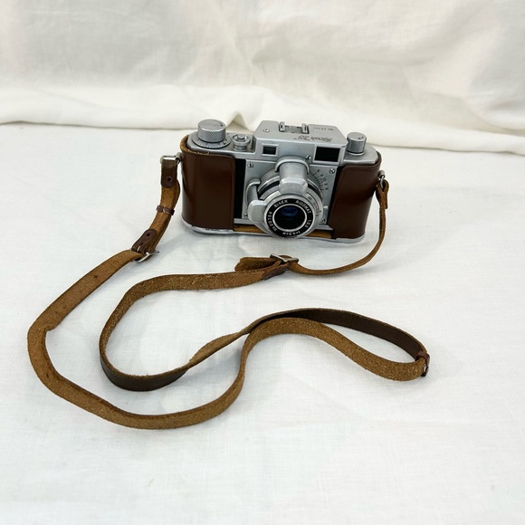 Ricoh 35 35mm Film Rangefinder Camera with Ricomat 4.5cm f/3.5 Lens - Picture 2 of 12